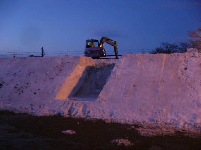 〔平成20年の情報〕雪の巨大迷路本日より作業開始!